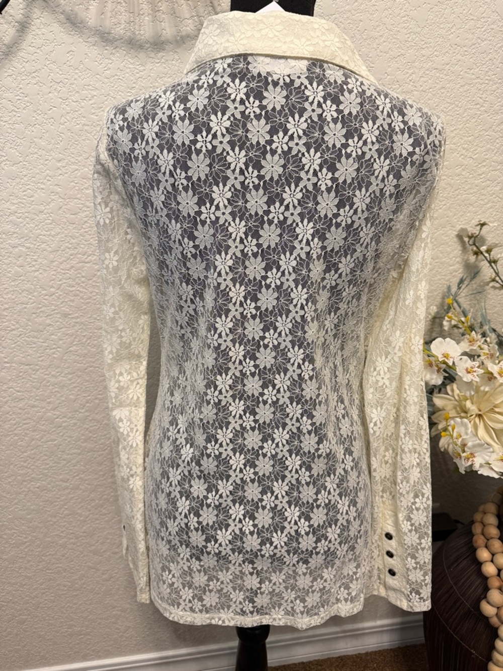Willow & root Women's Ivory Lace Button-Front Blouse - L - Picture 4 of 9